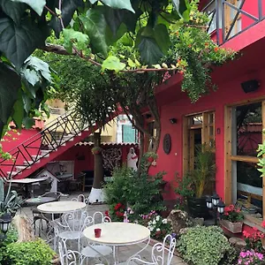 Hostel Red Goat, Tiran